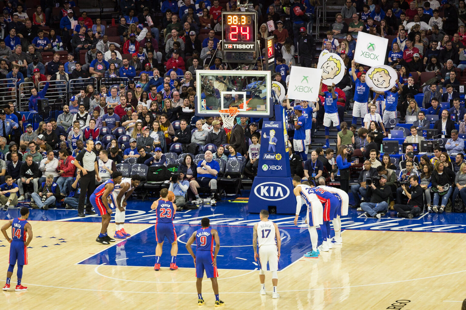 Xbox- und Fallout-76-Werbung beim Spiel der Philadelphia 76ers - Bild: Xbox Wire