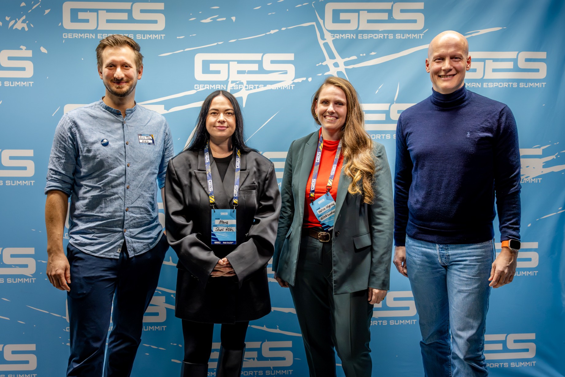 Christopher Flato (ESBD), Bürgermeisterin Maria Helmis-Arend (Köln), Katrin Lögering (MdL Grüne NRW) und Florian Weber (Kreisverband Köln) beim GERMAN ESPORTS SUMMIT 2026 - Bild: Viola Schuldner/ESBD