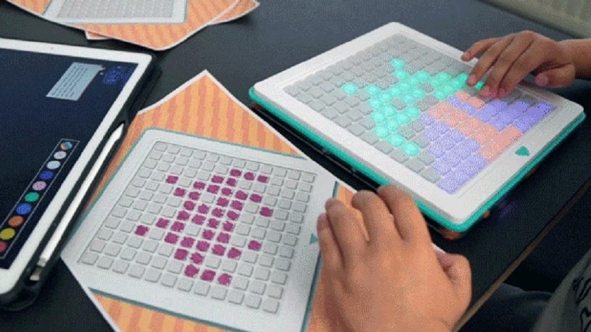 Arcade Coder Spielbrett mit LED-Raster zum Selbstprogrammieren von Retrospielen