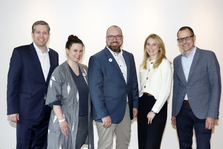 Der 2024 gewählte game-Vorstand: Clemens Mayer-Wegelin, Johanna Janiszewski, Lars Janssen, Julia Pfiffer und Ralf Wirsing - Bild: Franziska Krug für game-Verband