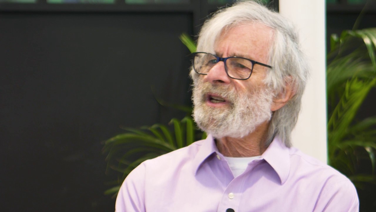 Offizielles Videomotiv zu Foundations of Azure Cosmos DB mit Leslie Lamport aus dem Mai 2017 - Bild: Microsoft Azure