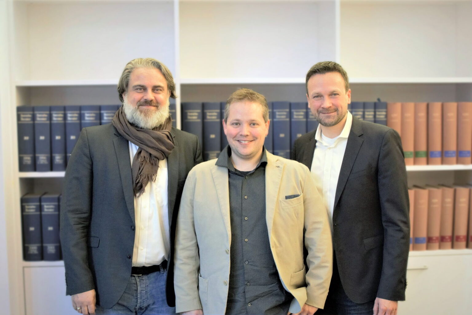 Carsten Fichtelmann, Oliver Machek und Stephan Harms auf dem offiziellen Pressefoto zur Gründung von Daedalic Entertainment Bavaria im Februar 2018 - Bild: Daedalic Entertainment