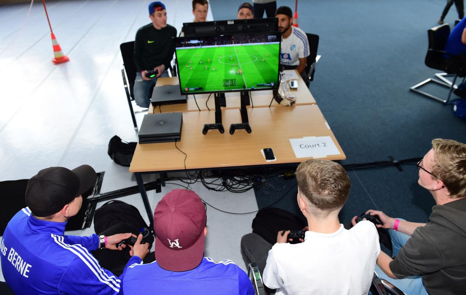 Fußballsimulation an einer Konsolenstation, Symbolbild - Bild: Hamburger Fußball-Verband