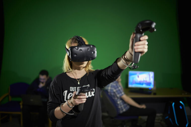 VR-Technik im offiziellen Abertay-Bild zur InGAME-Ankündigung - Bild: Abertay University