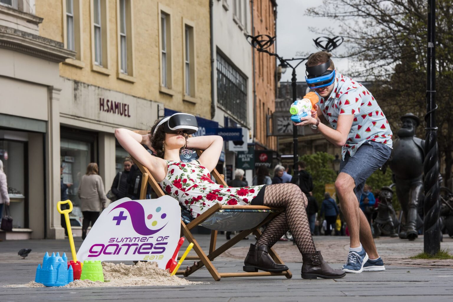 Studierende mit VR-Brillen beim Auftakt des Summer of Games 2019 in Dundee - Bild: Abertay University