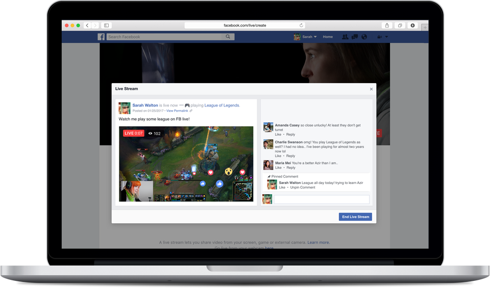 Offizielles Facebook-Live-Pressebild von 2017 mit Gameplay-Stream auf einem Notebook - Bild: Facebook