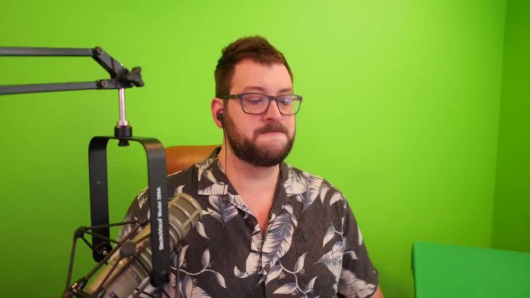 Gothalion vor Mikrofon und Greenscreen, Vorschaubild seiner Mixer-Videobotschaft vom Oktober 2019 - Bild: Gothalion