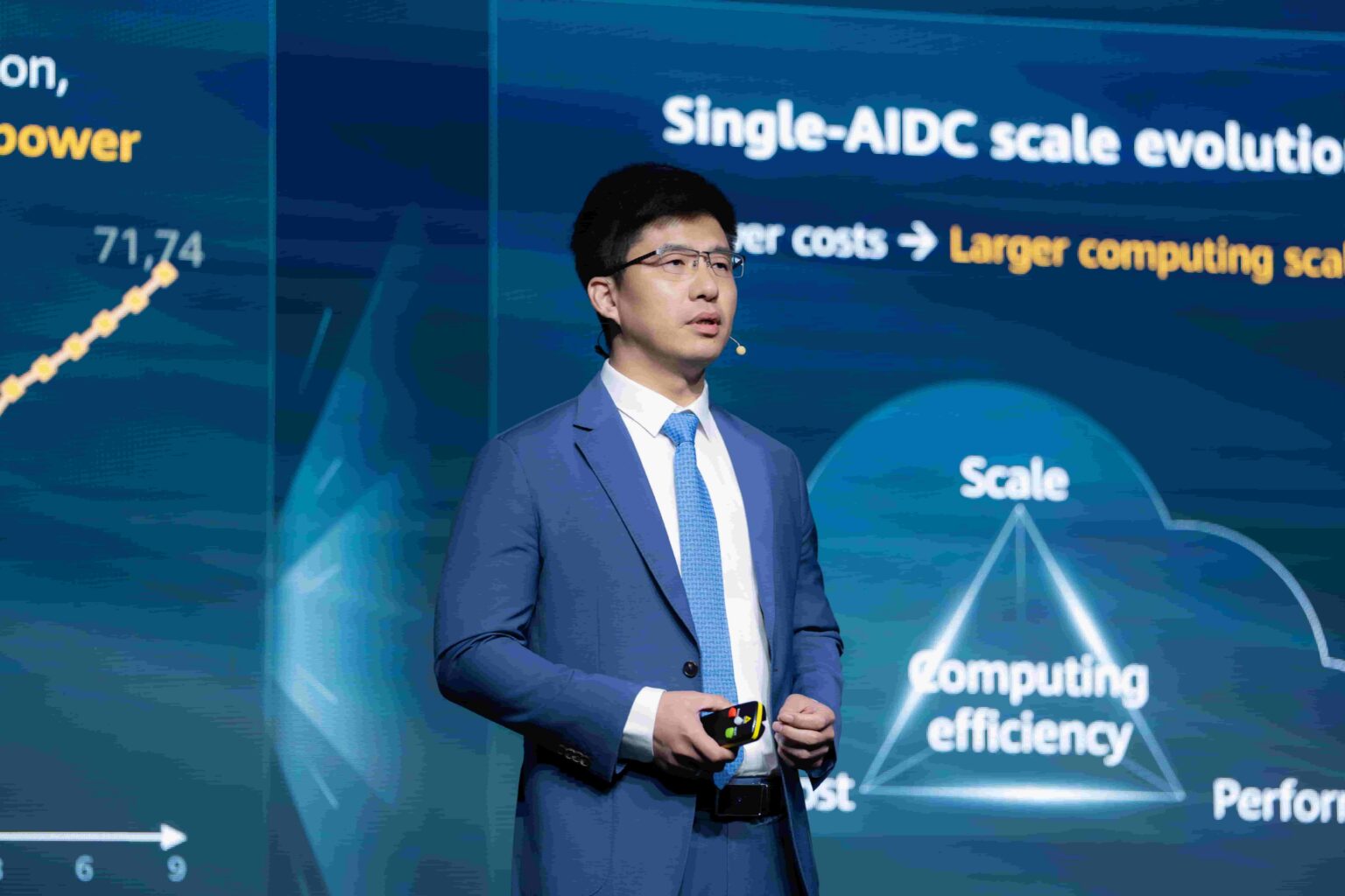 Arthur Wang präsentiert die Netzwerkarchitektur beim Huawei Network Summit 2026 Europe in Florenz - Bild: Huawei