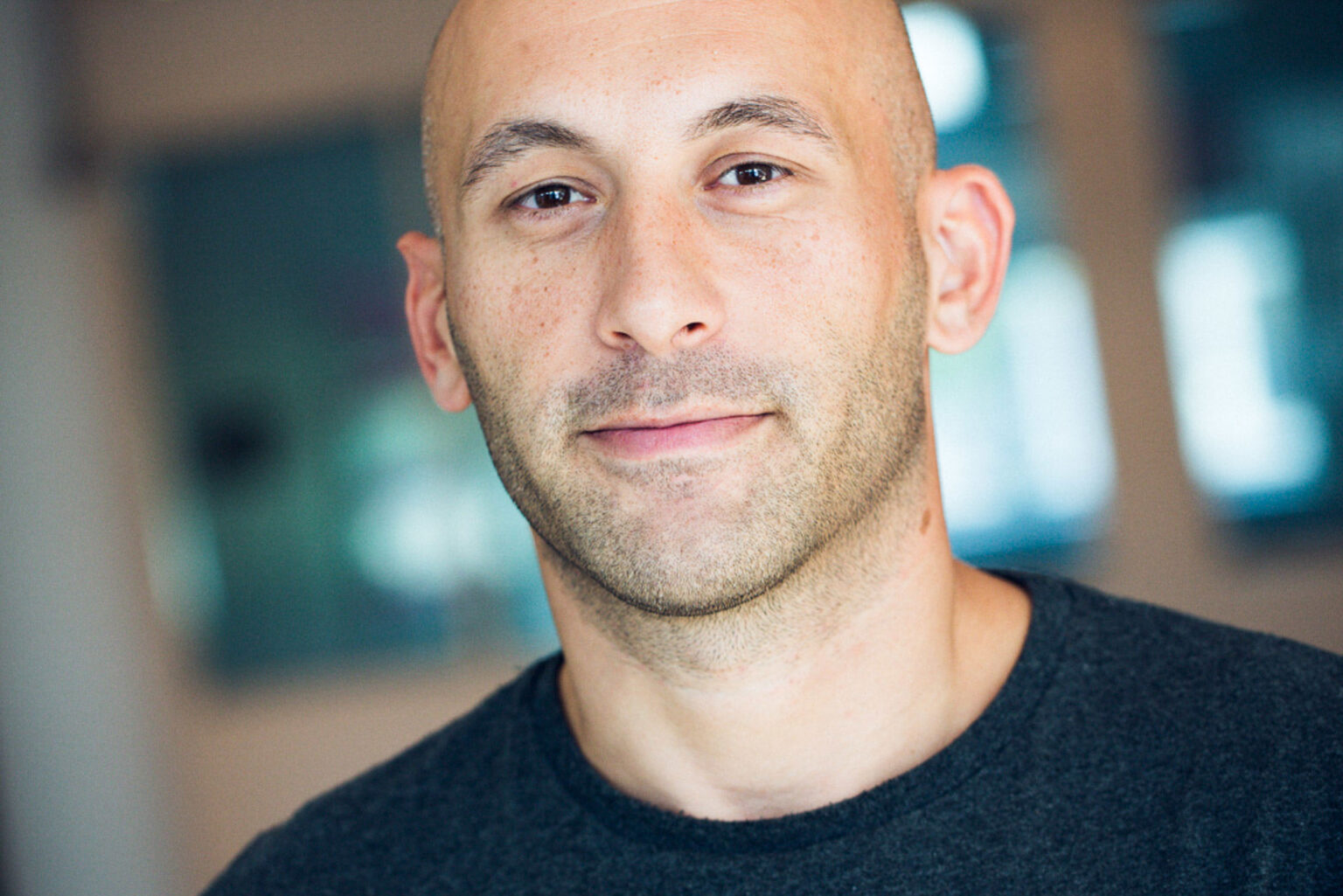 Offizielles Porträt von Ulas Karademir zur CTO-Ernennung bei IO Interactive im Mai 2024 - Bild: IO Interactive
