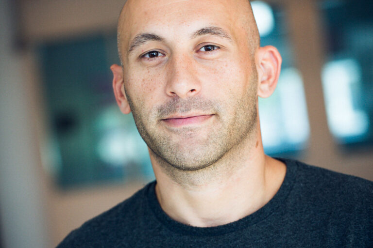 Offizielles Porträt von Ulas Karademir zur CTO-Ernennung bei IO Interactive im Mai 2024 - Bild: IO Interactive