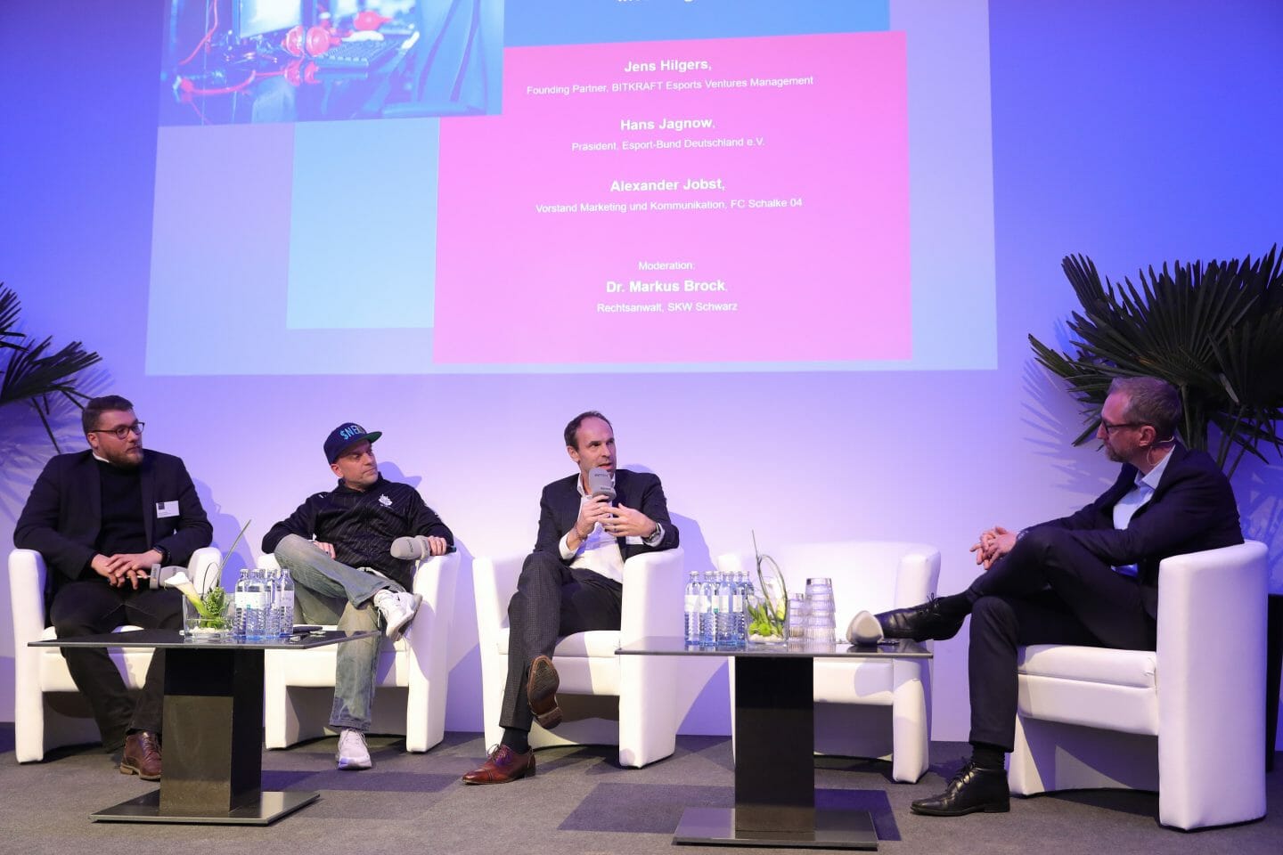 Podiumsdiskussion über E-Sport-Investitionen beim Esport Level-Up 2019 in Berlin - Bild: FC Schalke 04