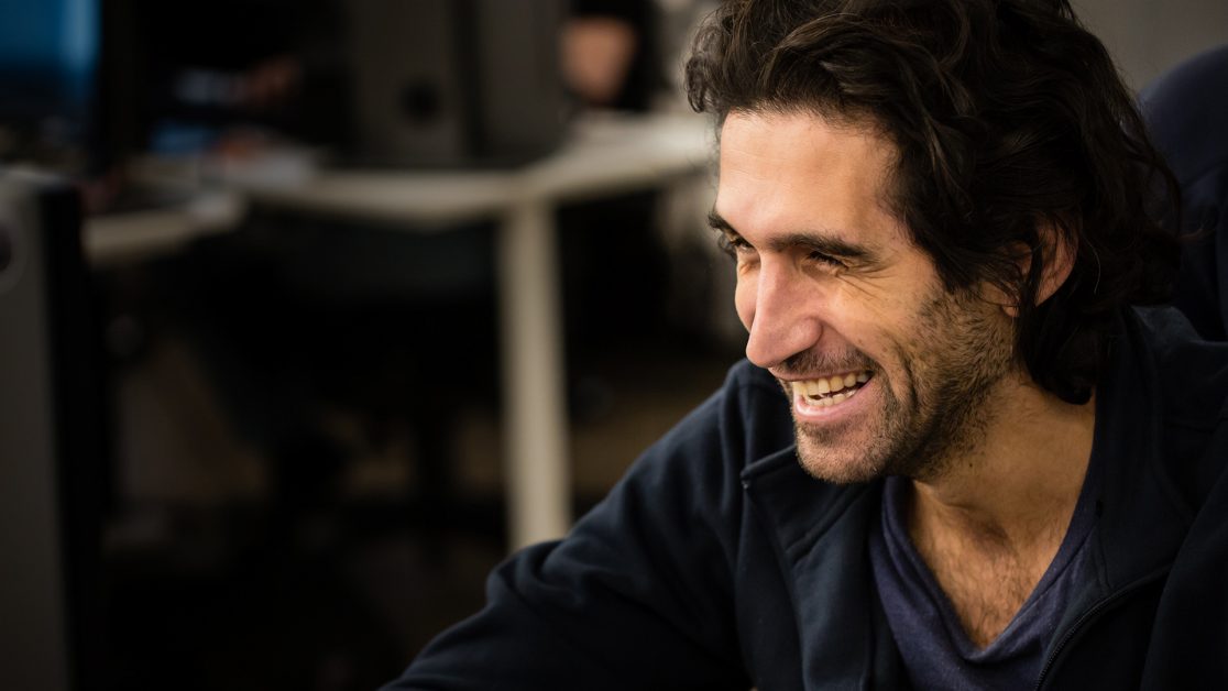 Josef Fares im offiziellen EA-Interview über die Veröffentlichung von A Way Out im April 2018 - Bild: Electronic Arts / Hazelight Studios