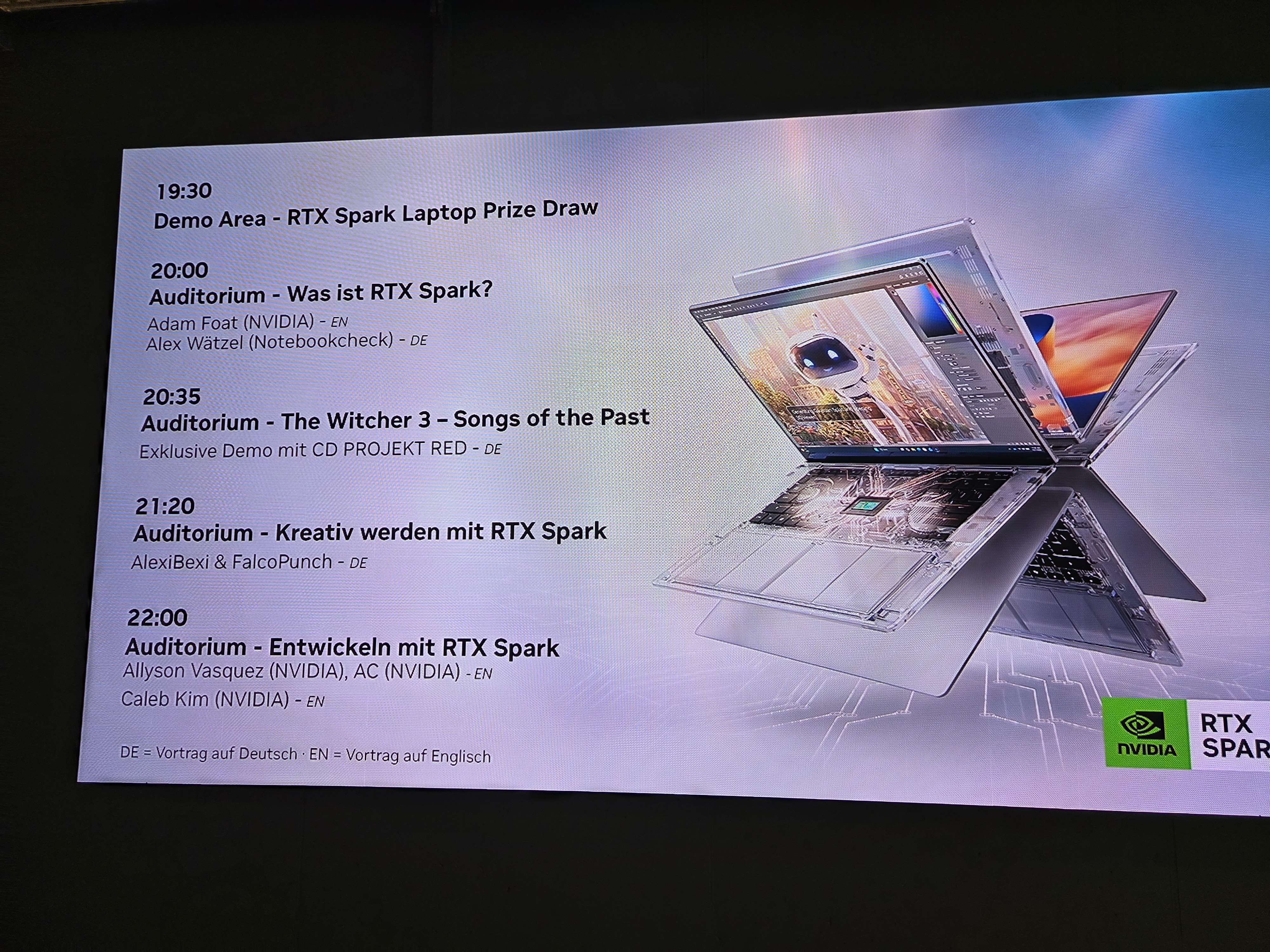 Ausgehängtes Programm mit Einführung zu RTX Spark, Witcher-Demo sowie Formaten zu Kreativität und Entwicklung
