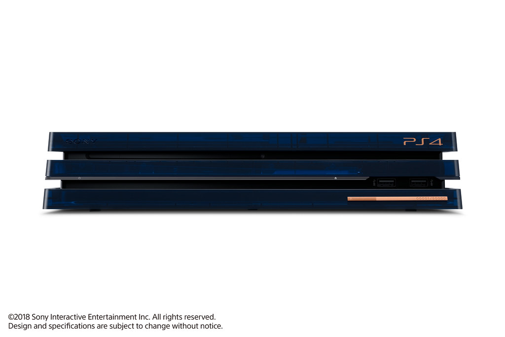 Offizielle Frontansicht der dunkelblauen PlayStation 4 Pro 500 Million Limited Edition mit nummerierter Platte, Produktbild von 2018 - Bild: Sony Interactive Entertainment