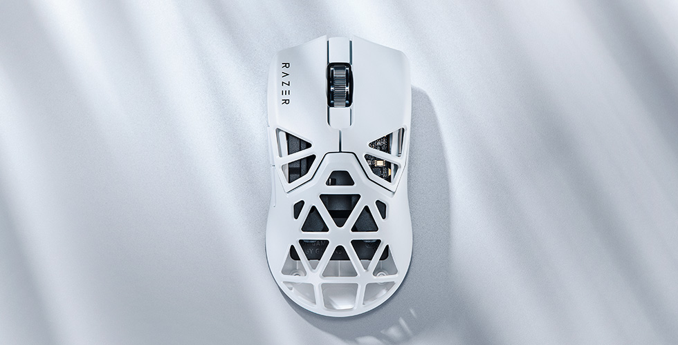 Weiße Razer Viper Mini Signature Edition mit offenem Magnesiumgehäuse von oben - Bild: Razer
