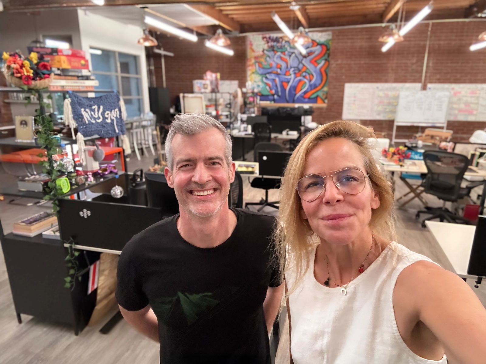Jason Jones und Margaret Stohl im Studio von Stone Kite - Bild: Stone Kite