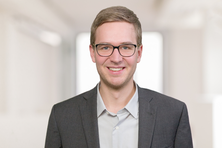 Sebastian Steinbach auf einem offiziellen Pressefoto zur Esport-Zuständigkeit beim game-Verband - Bild: game-Verband
