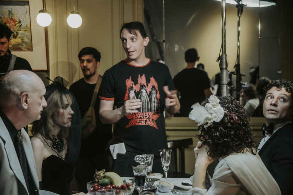 Filmteam bei den Dreharbeiten zu den Realfilmsequenzen von Tenebris Somnia - Bild: New Blood Interactive / Xbox Wire