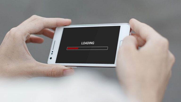 Smartphone mit Ladebalken, offizielles Symbolbild zum Unity-Entwicklerbeitrag - Bild: Unity